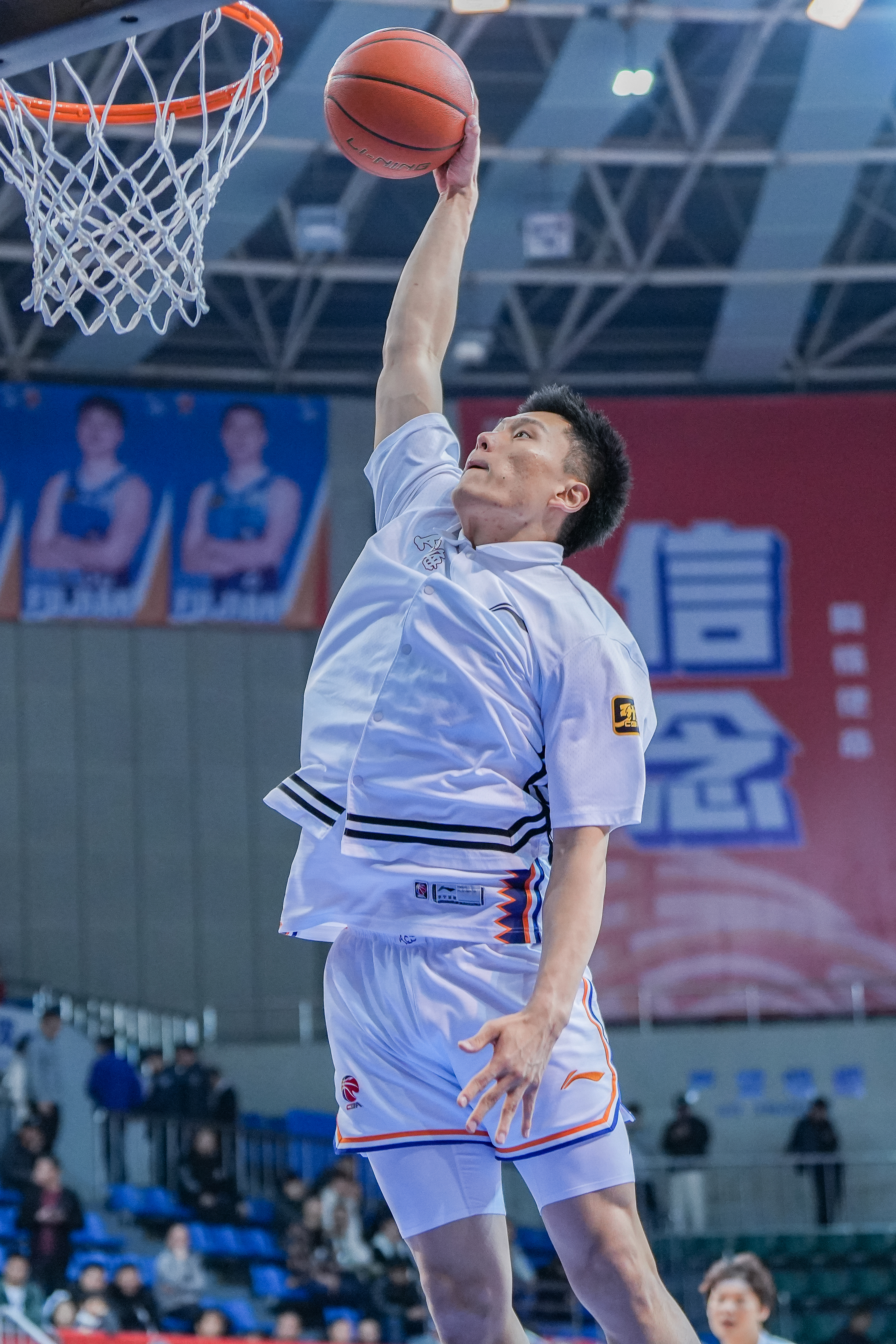  持續(xù)漲球！上海男籃“李花”組合—李弘權(quán)、李添榮