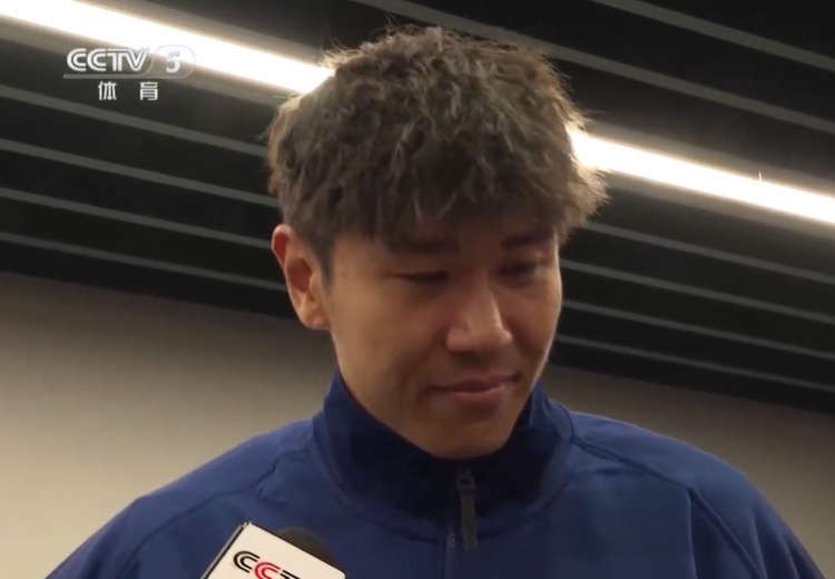  鐵漢柔情！三鎮(zhèn)球員劉奕鳴探望患病小球迷時(shí)哽咽