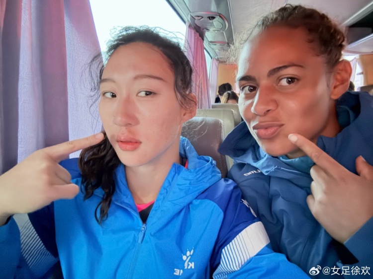  神勇！女足國門徐歡曬照，比賽中被球砸臉仍力保球門不失