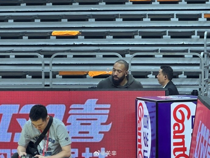  今晚不打？廣東主場迎戰(zhàn)廣廈 吉倫沃特一身便裝現(xiàn)身球館