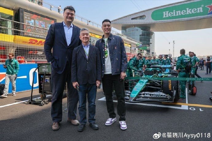  聯(lián)動(dòng)F1！翟曉川曬與姚明、阿隆索、范志毅、周冠宇等的合照