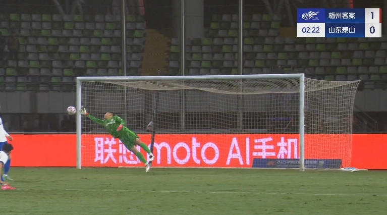  梅州開場2分鐘1-0泰山！茹子楠不停球抽射世界波攻破王大雷大門