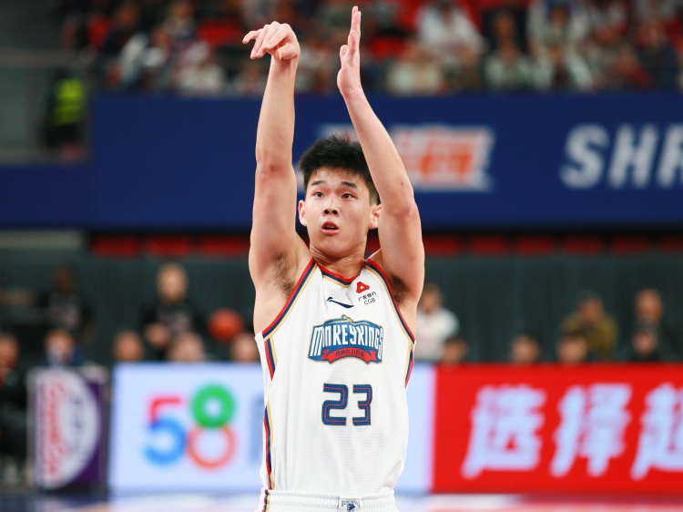  狀態(tài)可以！林葳半場8中5拿到13分1板1助