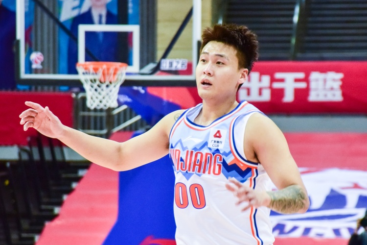  不太準！趙睿18中6拿到20分4板4助也有4失誤 三分13中4