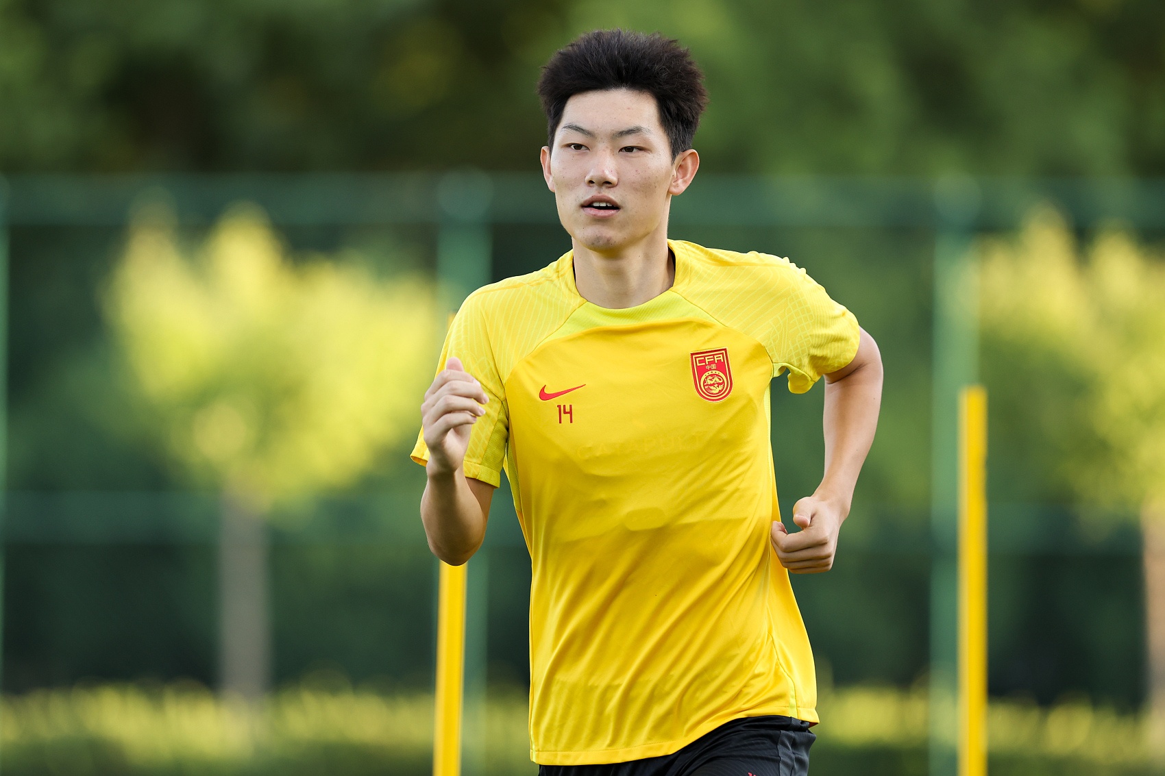  魯媒：泰山隊抵達梅州五外援齊整，四名國腳可出戰(zhàn)史松宸隨隊