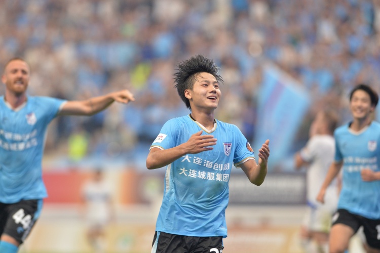  19歲國青小將毛偉杰進(jìn)入大連英博戰(zhàn)泰山首發(fā)，將迎中超首秀