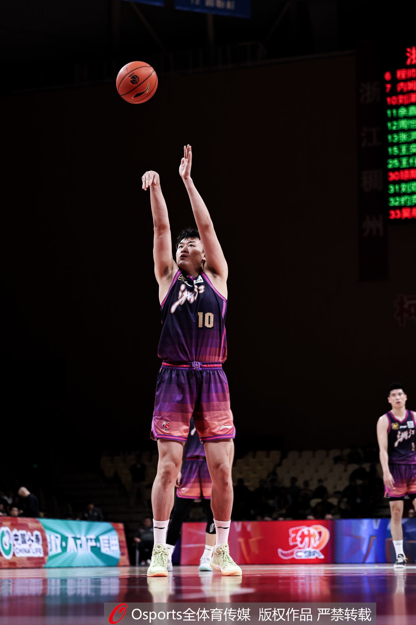  高效替補(bǔ)！劉澤一13投7中&罰球4中3得18分7板 得分并列全隊(duì)最高
